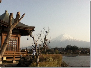 六角堂と富士山